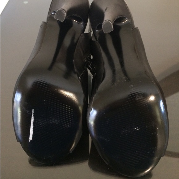 Steve Madden Black Open Toe Heels - Picture 5 of 5